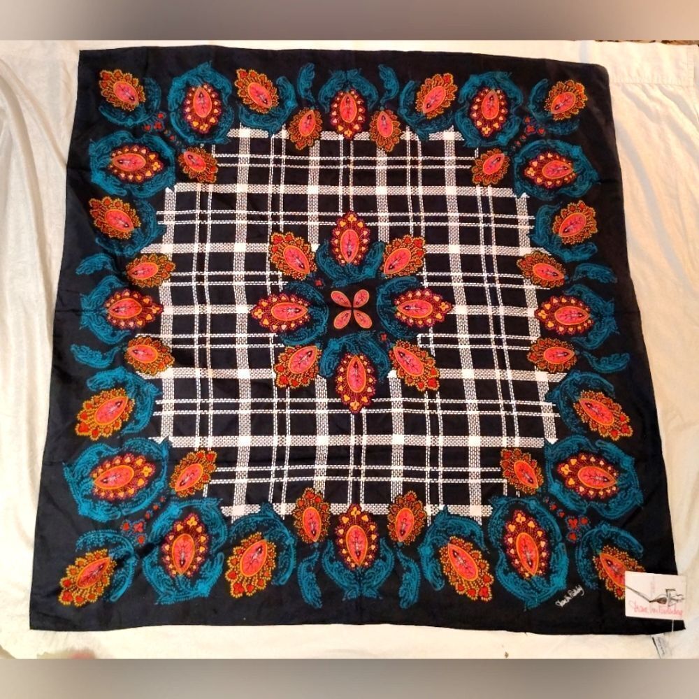 Diane Von Furstenberg XLarge Paisley & 💯 Silk Scarf Plaid Scarf NWT